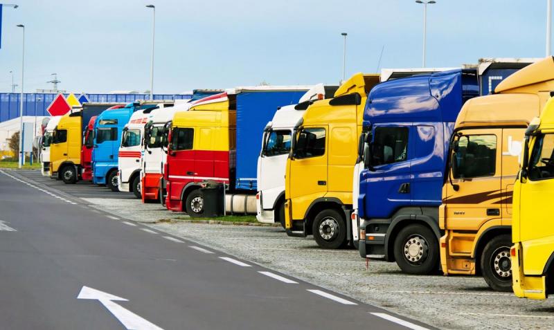 KARTELLVIRKSOMHET: Den 19. juli 2016 kunngjorde EU-kommisjonen sin dom mot fem ledende lastebilprodusenter, Daimler, Volvo/Renault, Iveco, MAN og DAF, populært kalt «lastebilkartellet», for å ha koordinert prisene på mellomstore og store lastebiler over et spenn på 14 år. Foto: Colourbox