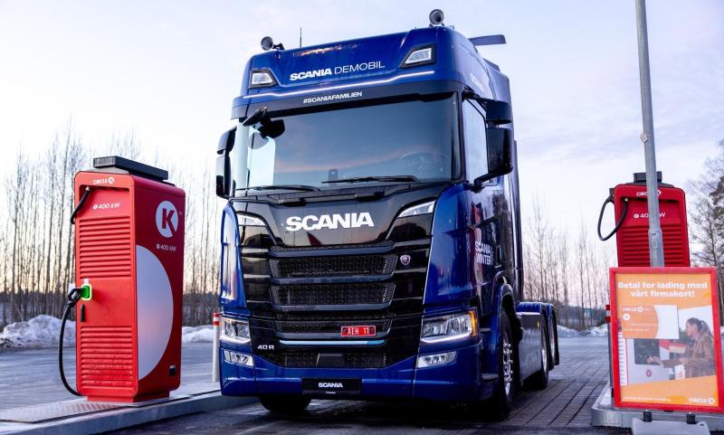 ELEKTRISK LASTEBIL: NLFs digitale sending gir deg alt du trenger å vite om elektriske lastebiler. Møtet starter tirsdag 25. mars klokken 14:00. Bildet er fra Circle K sin nyeste ladestasjon i Askim. Foto: Leander Falkenberg.