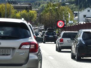 Fra i dag og utover uken fylles veiene med påsketrafikanter. Har du mulighet til å reise litt utenom de mest trafikkerte tidene kan du spare både tid og frustrasjon. Ta hensyn – vær oppmerksom og del veien med dine medtrafikanter. Knut Opeide / Statens vegvesen 