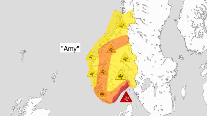 RAUDT NIVÅ: Det er venta full storm på kysten og lokalt ekstreme vindkast. Vinden vil auke først langs kysten i Agder, og minke sist i Oslofjorden, melder Yr.no. (Foto: Meteorologisk institutt)