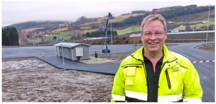 ÅPNER OPP PÅ RUDSHØGDA: Per Hatterud gleder seg til at de første lastebilene kan kjøre inn.