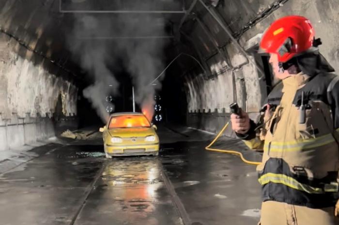 Sikkerhet: Sjåfører og lastebileiere har en unik mulighet til å gjøre en stor forskjell i evakueringsarbeidet fra tunneler hvor det er en eskalerende hendelse. Brannforebyggende arbeid i tunnelsikkerhetsnæringen er en nøkkel til forbedringer. Foto: Elisabeth Nodland