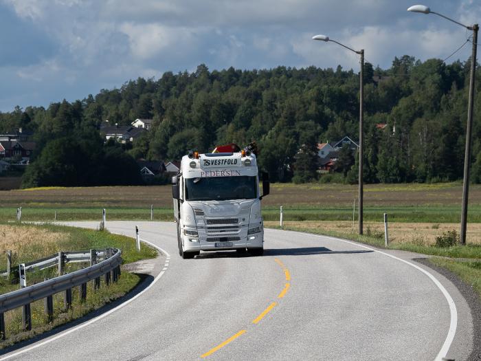 FINANSIERING: Å finansiere en kranbil for en så ung mann kan være en utfordring. Men ved TSV som oppdragsgiver ble det enklere å få til finansiering.
