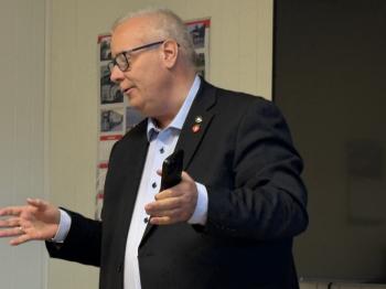 På besøk til Leiv Sand