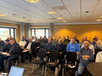 En konsentrert forsamling under Østfolds fylkesårsmøte