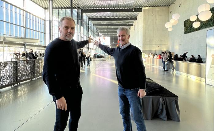 SALGET ER I GANG: Messen begynner å ta form og over halvparten av arealet er allerede solgt. Markedsdirektør i NLF, Kjell Olafsrud og kundedirektør hos NOVA Spektrum,Trond Andersen, er klar for å ønske velkommen. Foto: Elisabeth Nodland