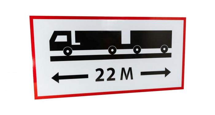 Slik er merkingen for et vogntog på 22 meter. Foto: JDD Utstyr AS