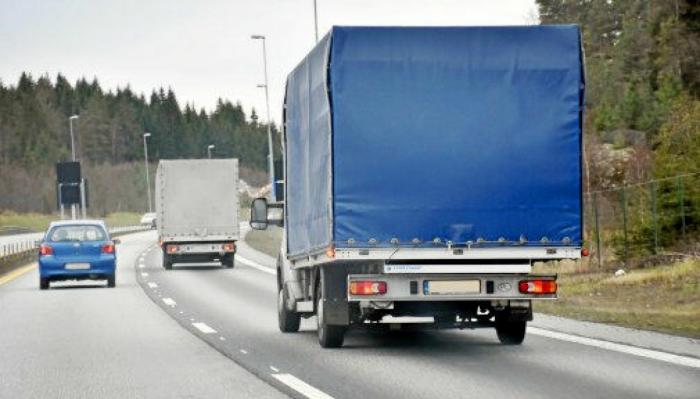 Løyve for varebil: For varebiler i internasjonal transport, må det legges frem en garantierklæring fra bank eller forsikringsselskap på 18 000 kroner for det første løyvet og 9000 kr for påfølgende løyver. Foto: Stein Inge Stølen